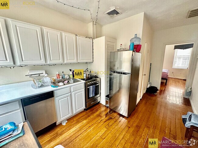 Building Photo - 21 Charter St Rental