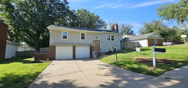 Building Photo - 884 E Greenway Ct Rental
