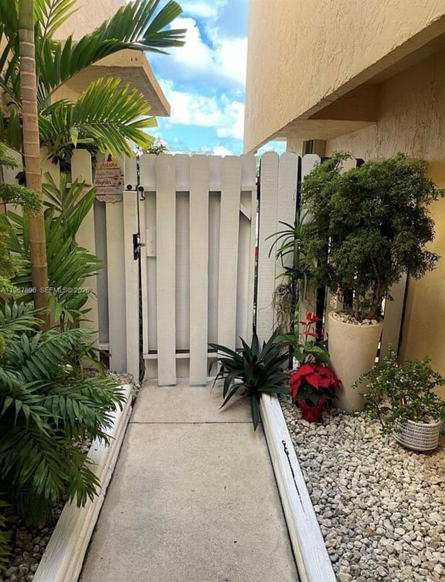 Photo - 8837 NE 4th Avenue Rd