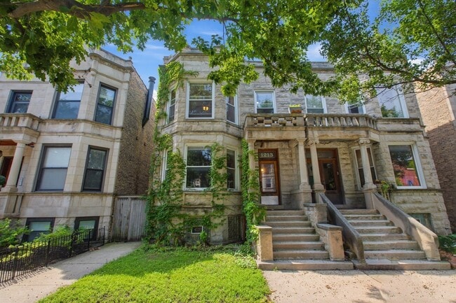 Building Photo - 1213 W Addison St Unit 2