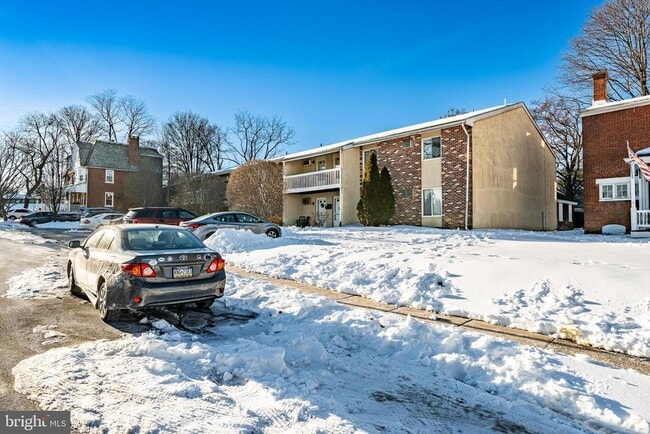 Building Photo - 300 N Penn St Unit W9