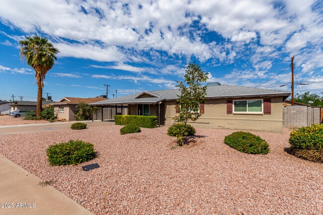 Photo - 1520 W 6th St