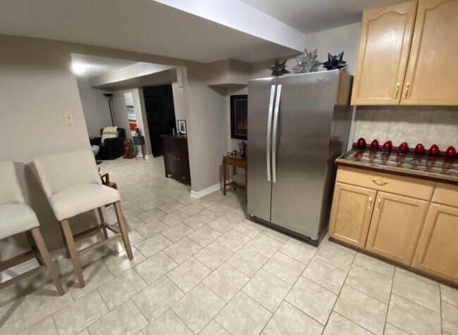 Photo - 7150 Burbank Cres Unité Spacious basement apartme