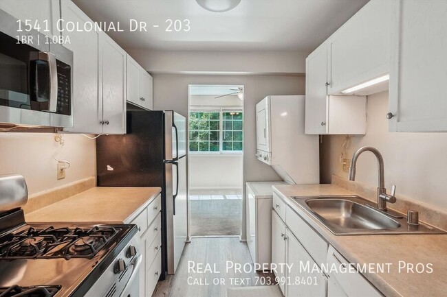 Building Photo - 1541 Colonial Dr Unit 203 Rental
