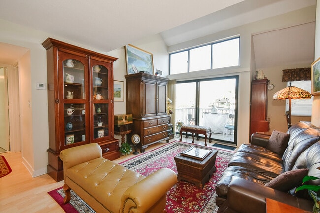 Photo - 37 Brookwood Dr Unit APT G