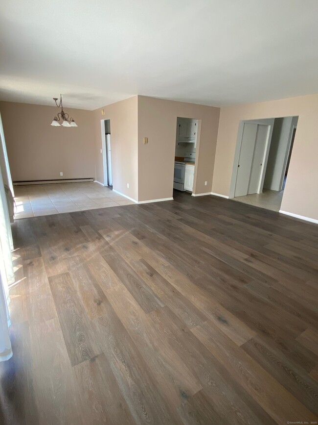 Photo - 255 Strawberry Hill Ave Unidad D4 Rental