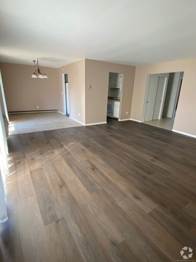 Building Photo - 255 Strawberry Hill Ave Unit D4 Rental