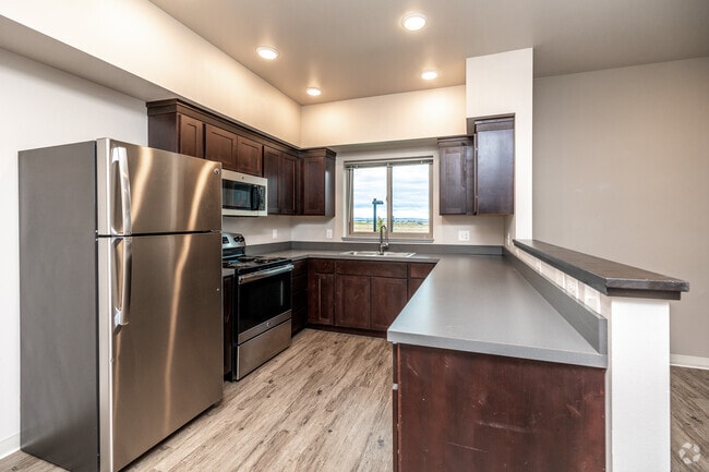 1BR, 1BA - 780 SF