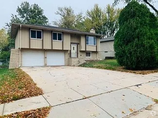 Building Photo - 13828 Y Cir Rental