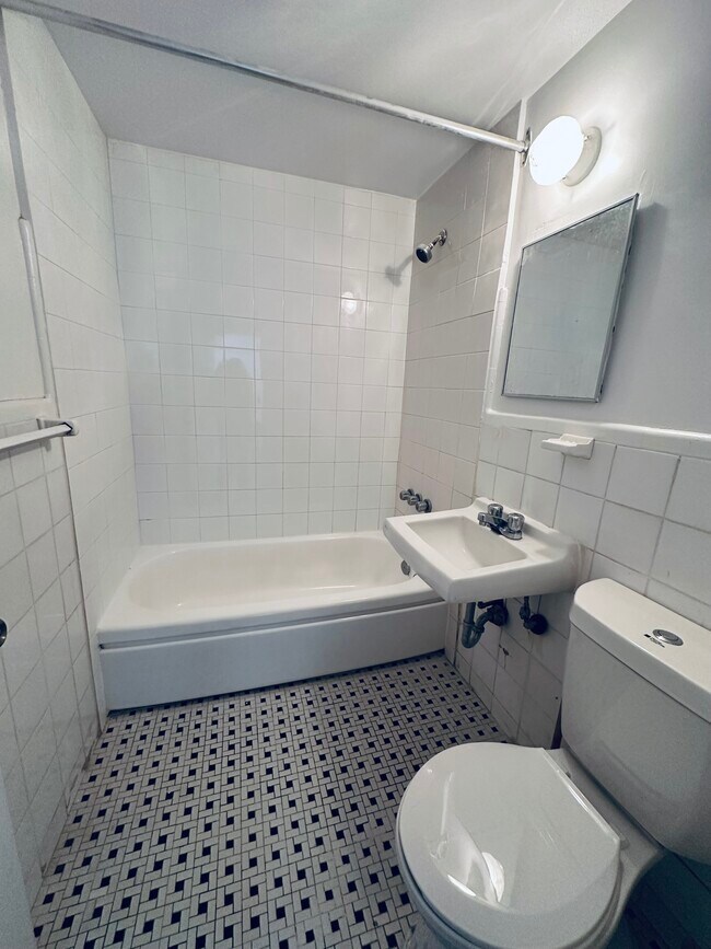 Photo - 1533 WILLOWS APARTMENTS