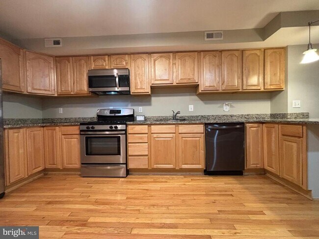 Photo - 1122 W Hamburg St