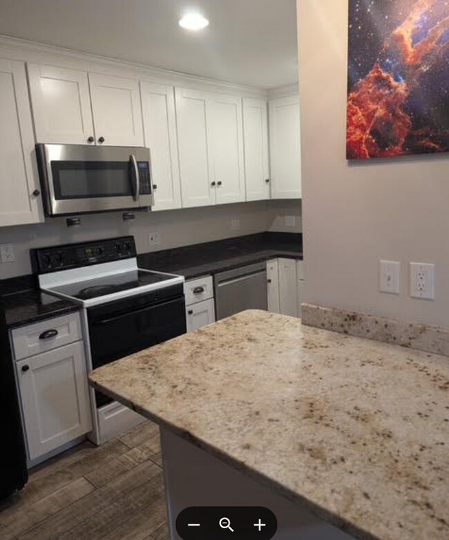 Photo - 264 Lafayette Rd Unit B3