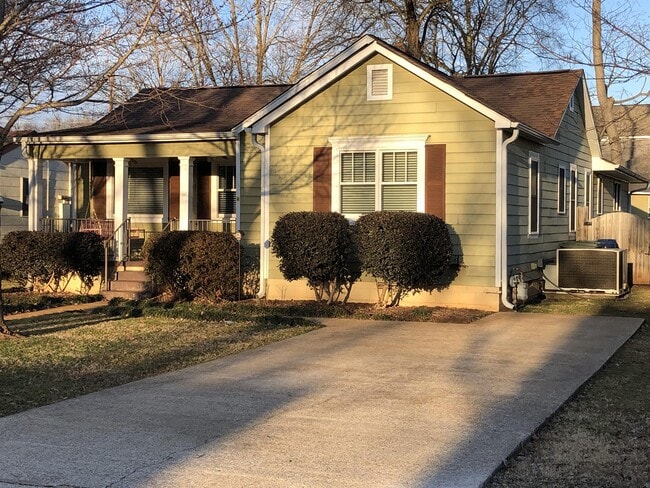 Photo - 2503 Pansy St SW