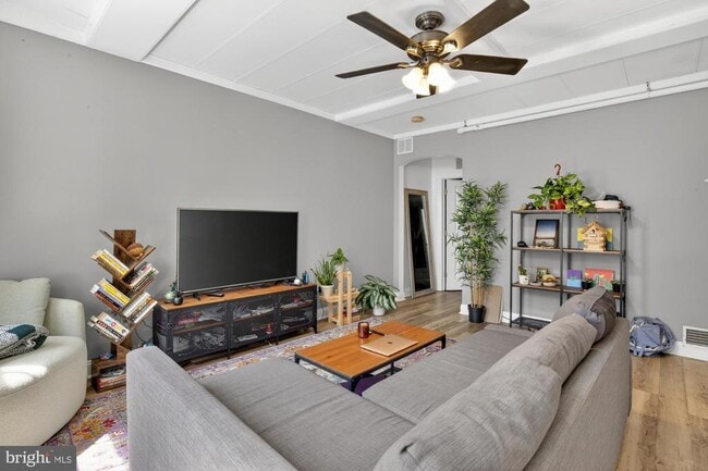 Building Photo - 44 S 3rd St Unit 3