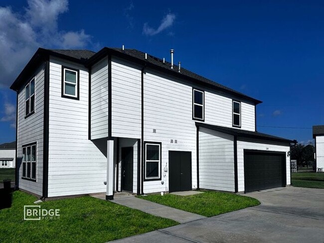 Building Photo - AMHERST PLAN