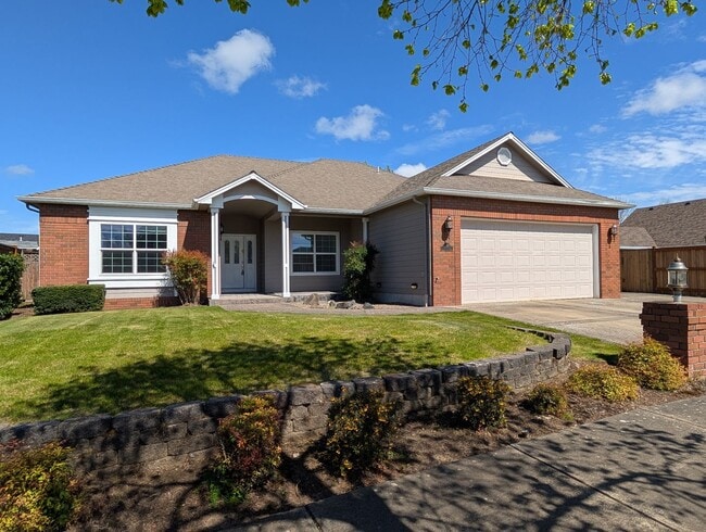 Building Photo - Beautiful 3-Bedroom, 2-Bath Home In Barger Area Of Eugene!