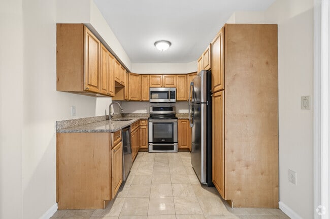 3BR, 1.5BA - 995SF - Kitchen - Oak Knoll