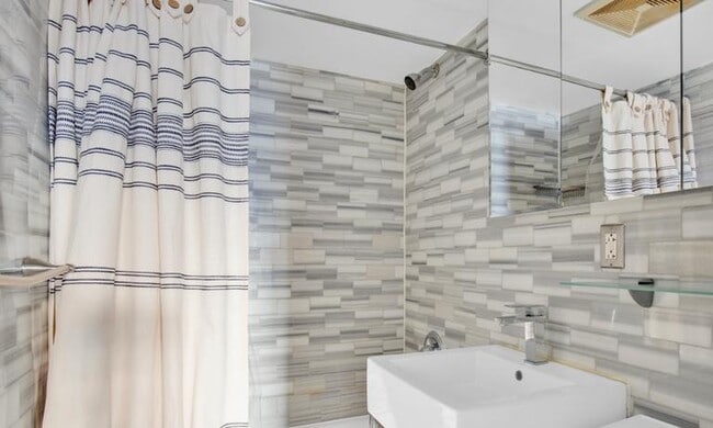 Photo - 219 E 28th St Unit 5D