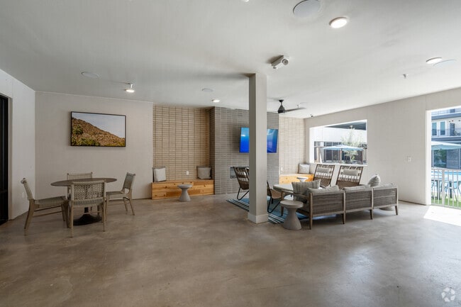 Outdoor Lounge - Urban East