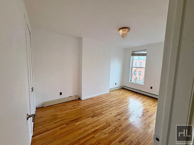 Photo - KELLY STREET, BRONX Unidad 3