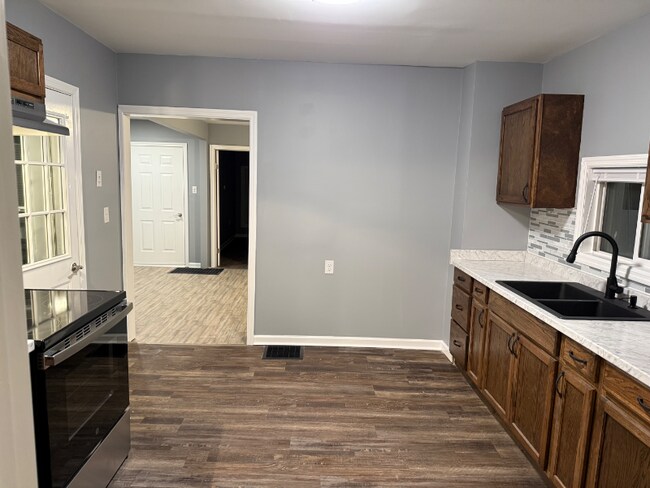 Photo - 208 E North St