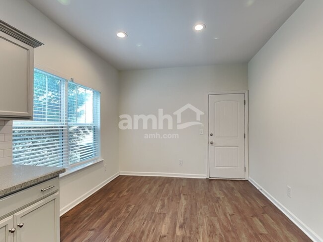 Photo - 108 Windyhill St