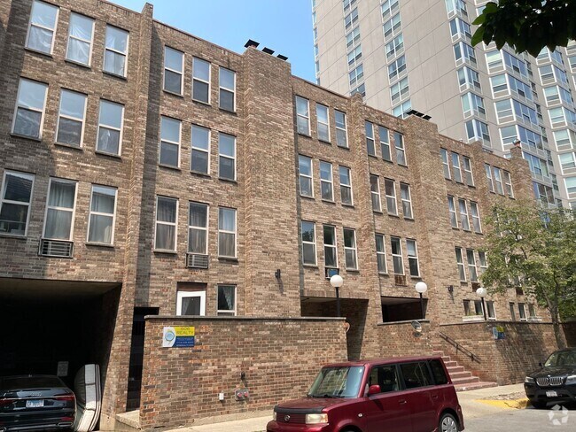 Building Photo - 744 W Gordon Ter Unit 107 Rental