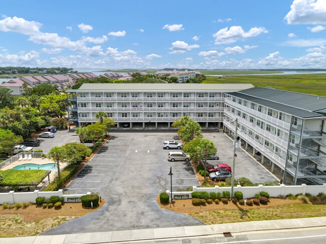Marsh Winds Community with Pool - 2393 Folly Rd Unit 2F