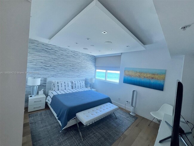 Building Photo - 3801 Collins Ave Unit 705