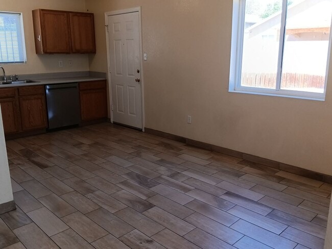 Photo - 3 Bedroom, 2 Bathroom Home! Schedule a Showing Soon!