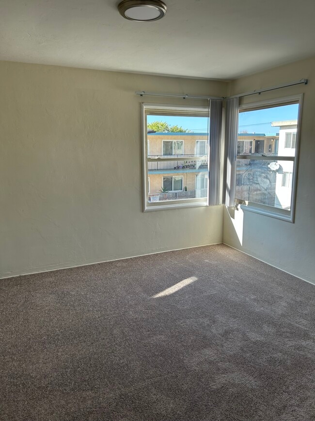 Photo - 1729 Ward St