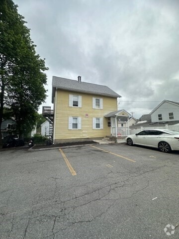 Building Photo - 63 Broad St Unit 2 Rental