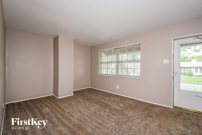 2725 Benne Dr