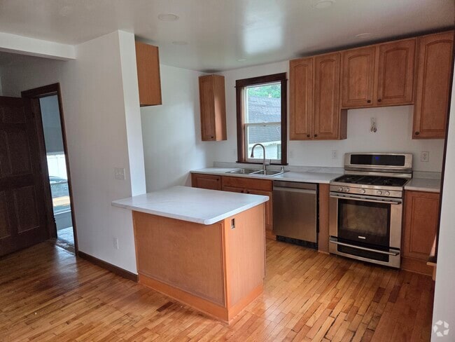 Building Photo - 52 E Cotton St Rental