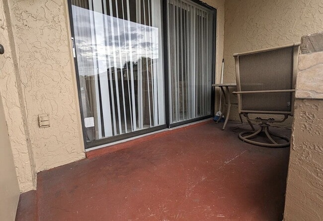 Centrally located, yet secluded 2 bedroom condo in the heart of Orlando for Rent