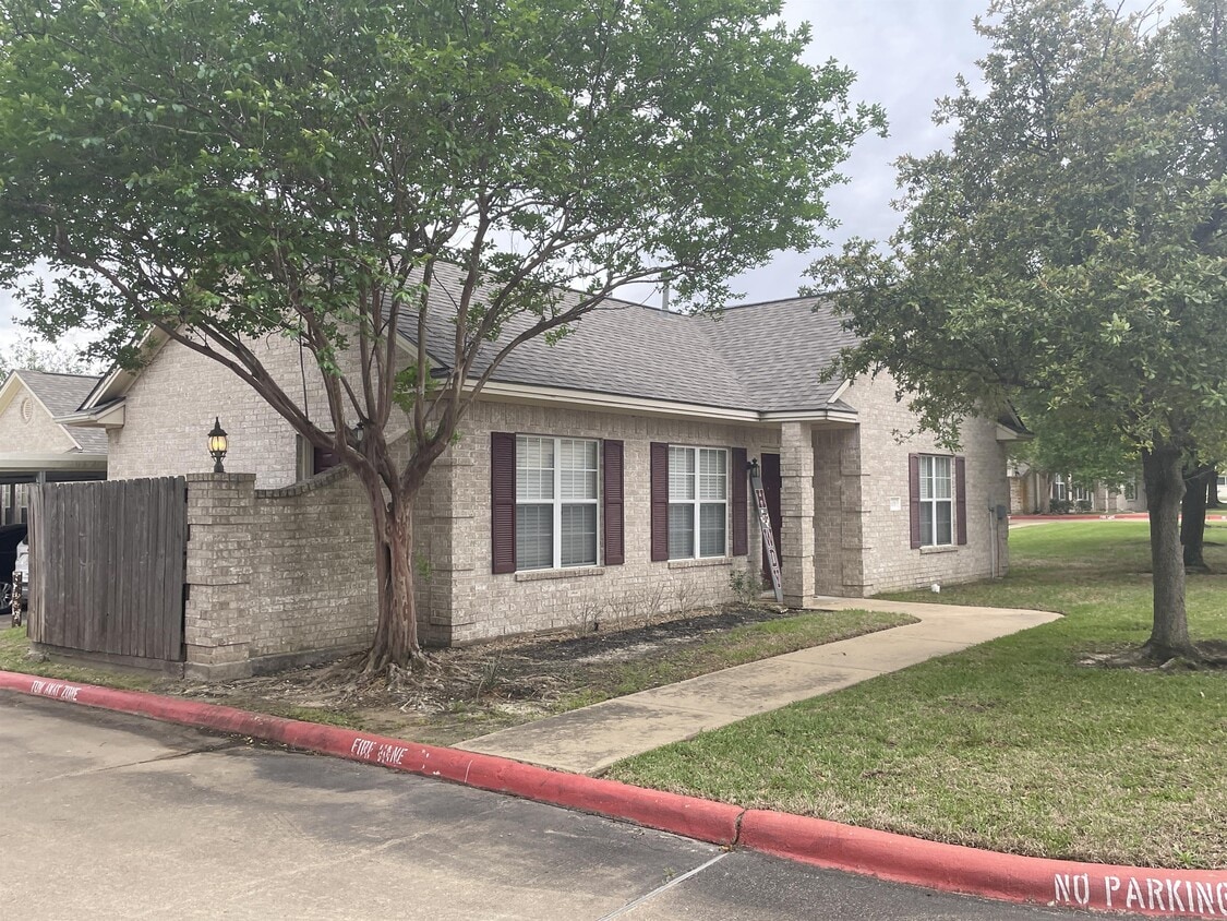 Photo - 612 Townplace Dr (College Station, TX)