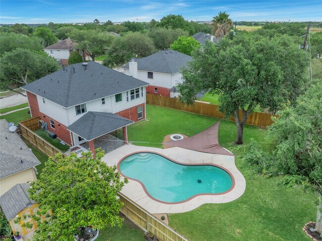 Photo - 16731 Creek Trail