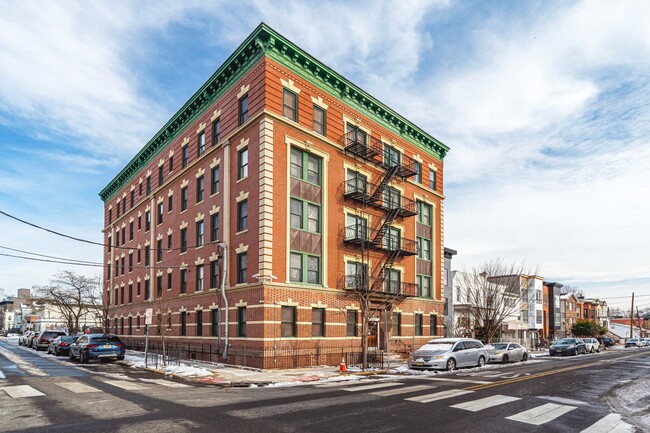 Building Photo - 608 Bramhall Ave Unit 1C