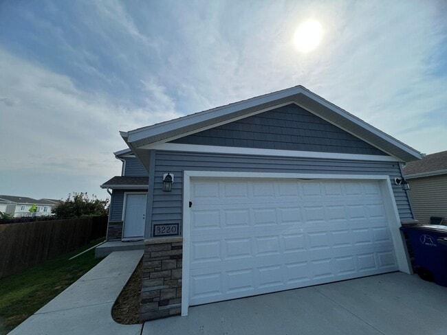 Building Photo - 3220 31st St S