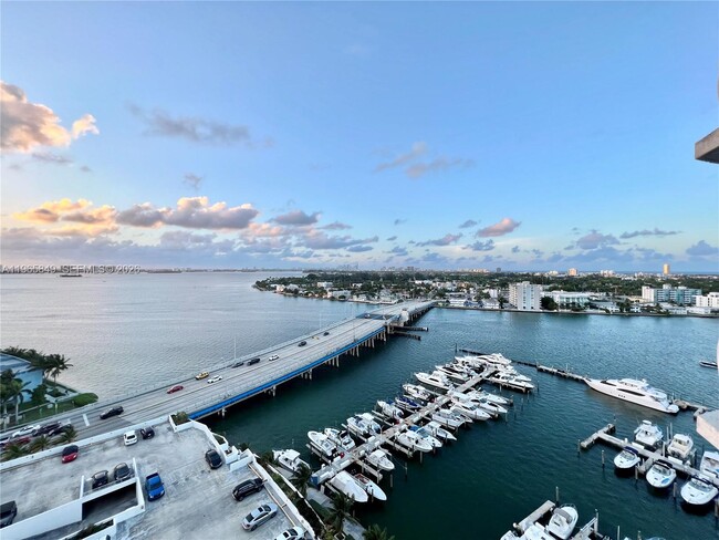 Building Photo - 7601 E Treasure Dr Unit 1817