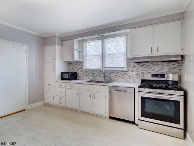 60 Montague Pl Unit 1