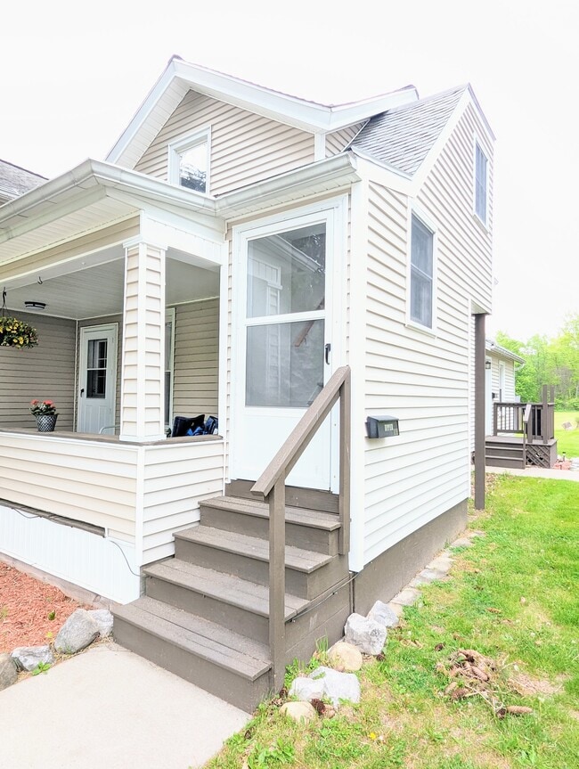 Photo - 116 Cushing St Unit UPPER