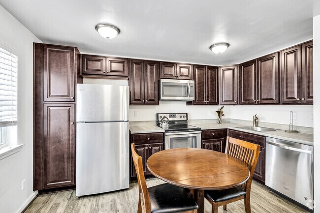 1BR, 1BA - 700SF - Kitchen - Sandy Bay Apartments (Furnished)