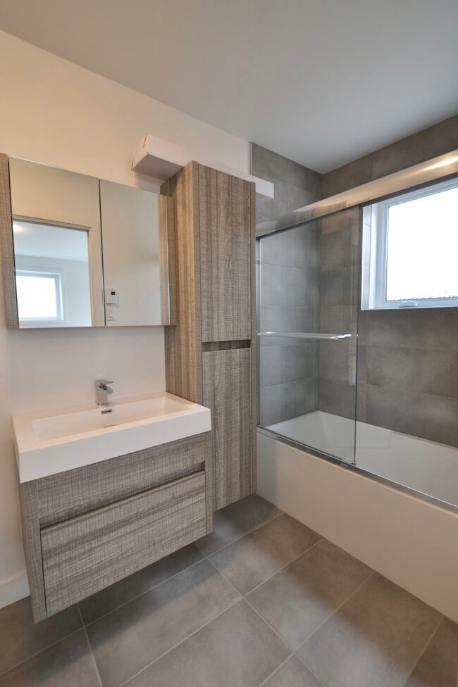 Photo - 3861 Rue Émile Unit 3849