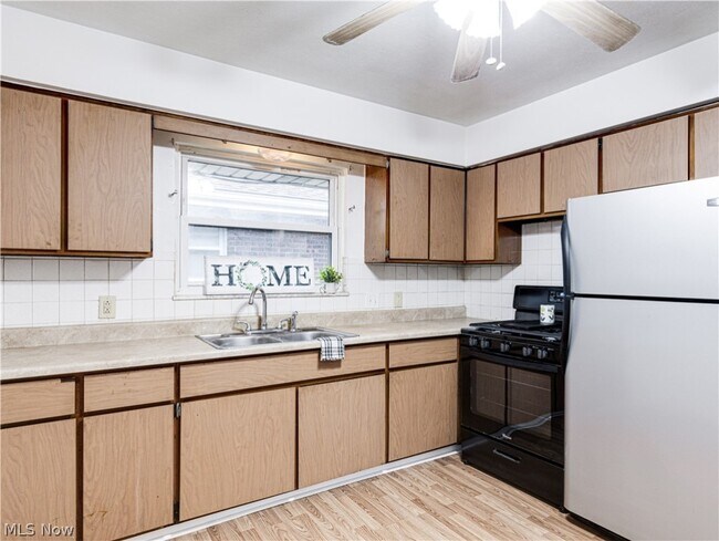 Photo - 190 Kenwood Ave