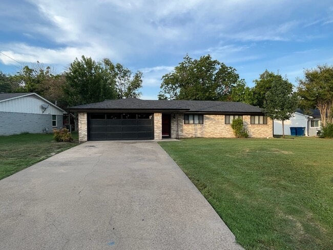Photo - 1213 Crestview Dr Casa