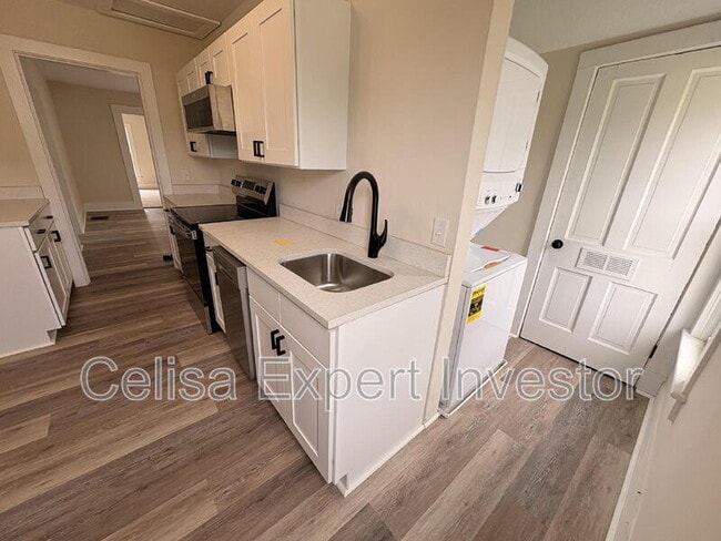 Photo - 807 Edgewater Ave