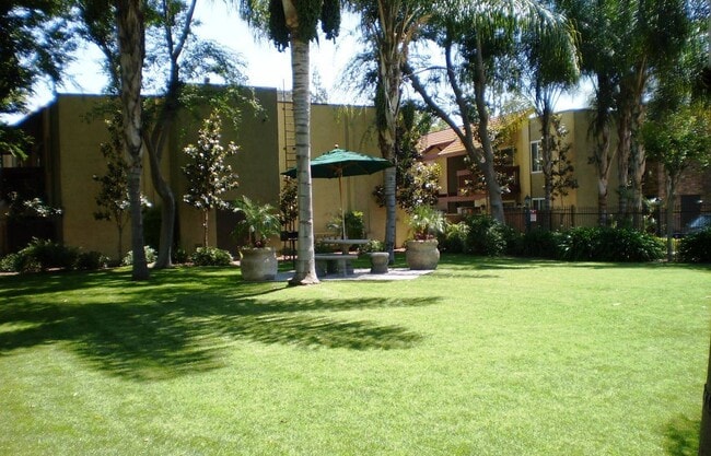 Photo - Spacious 1 Bedroom Condo for Rent in Villa...