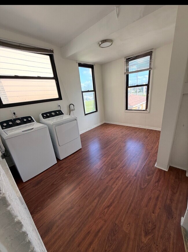 Photo - 1617 W 38th Pl