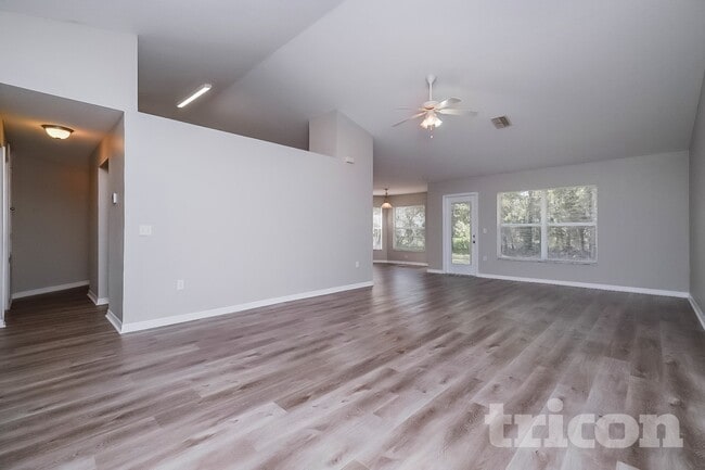 Photo - 8 Matricaria Ct
